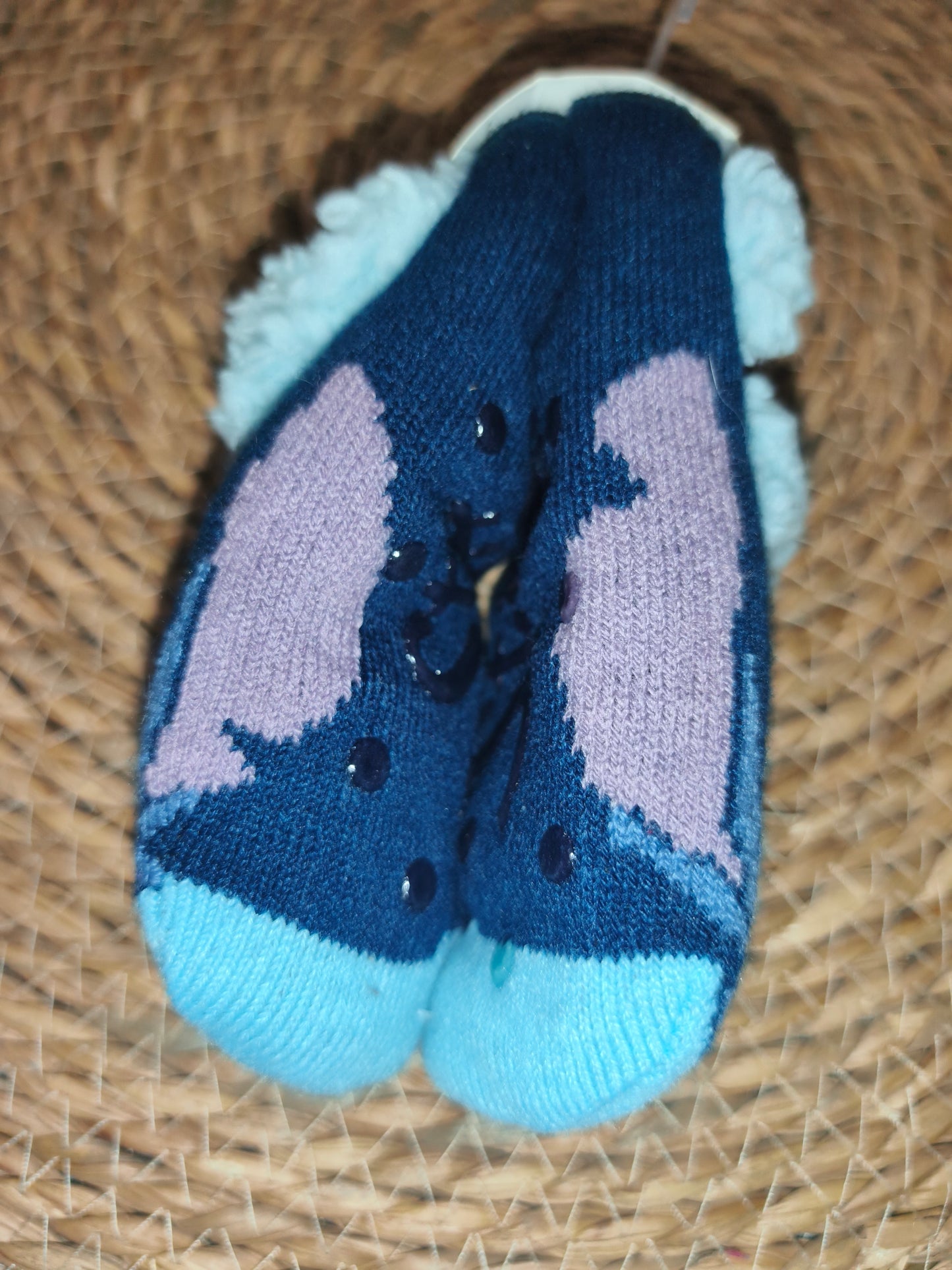 Calcetines infantiles Disney Stitch calentitos | Antideslizantes con borreguito
