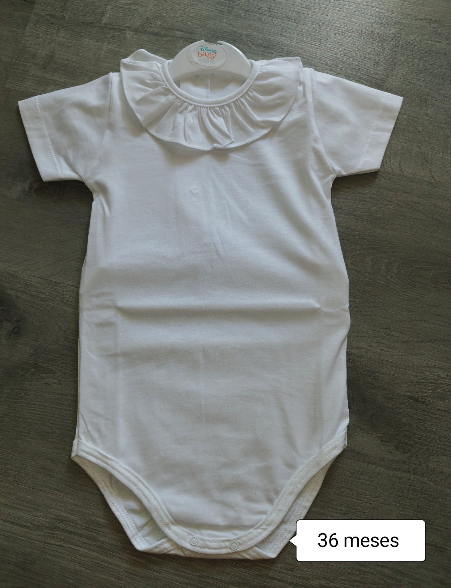 Body bebé blanco cuello volante manga corta