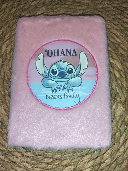 Libreta peluche Stitch rosa – “Ohana means family” cuaderno suave Disney