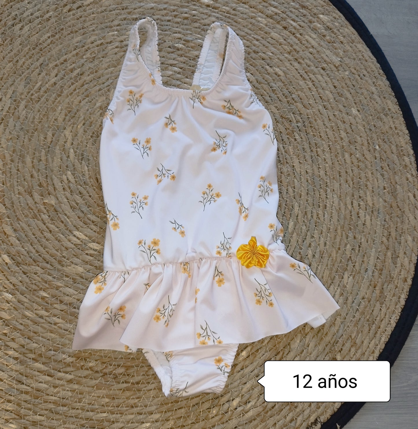 Bañador niña flores amarillo con volante