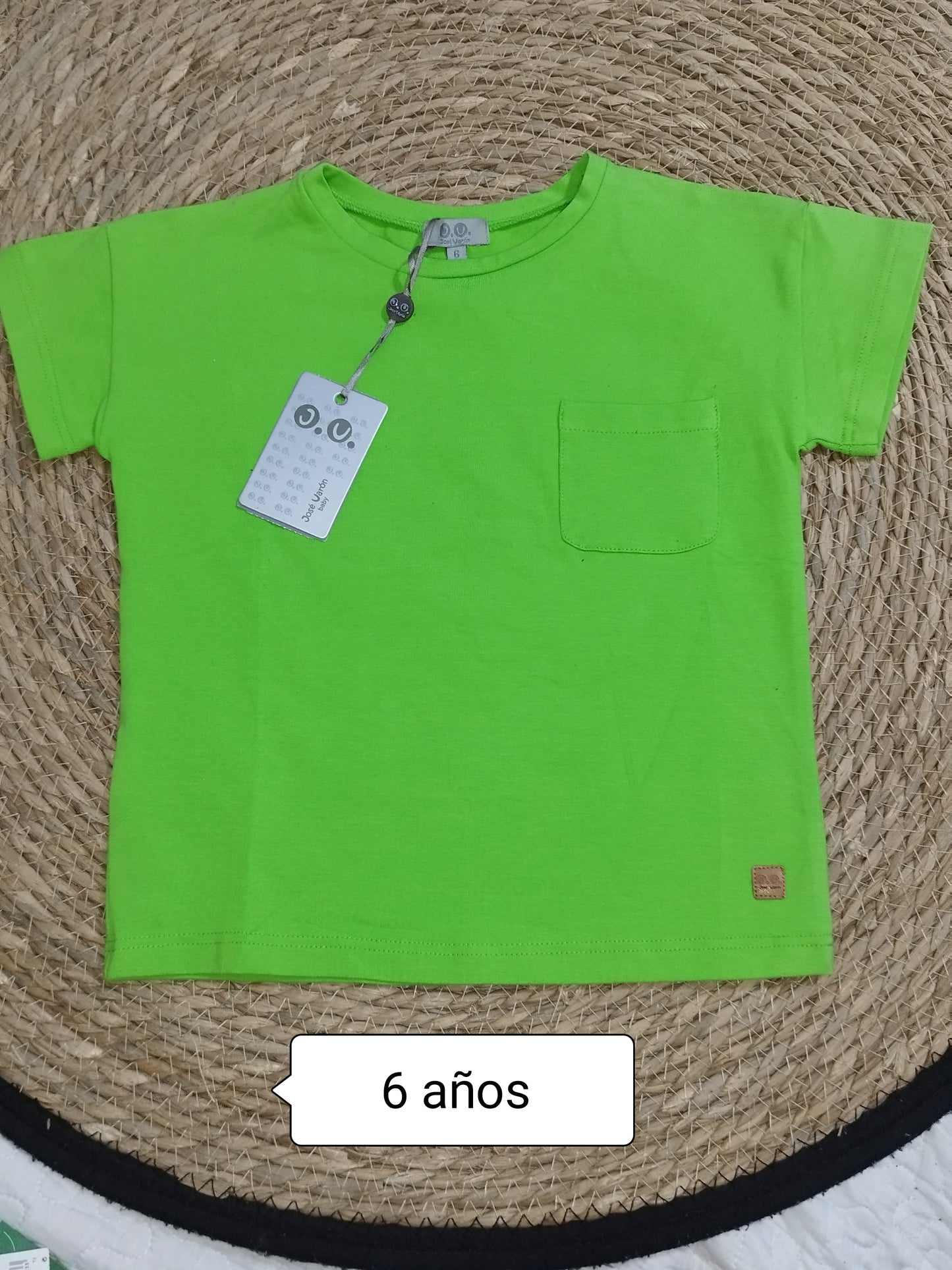 Camiseta niño verde flúor básica