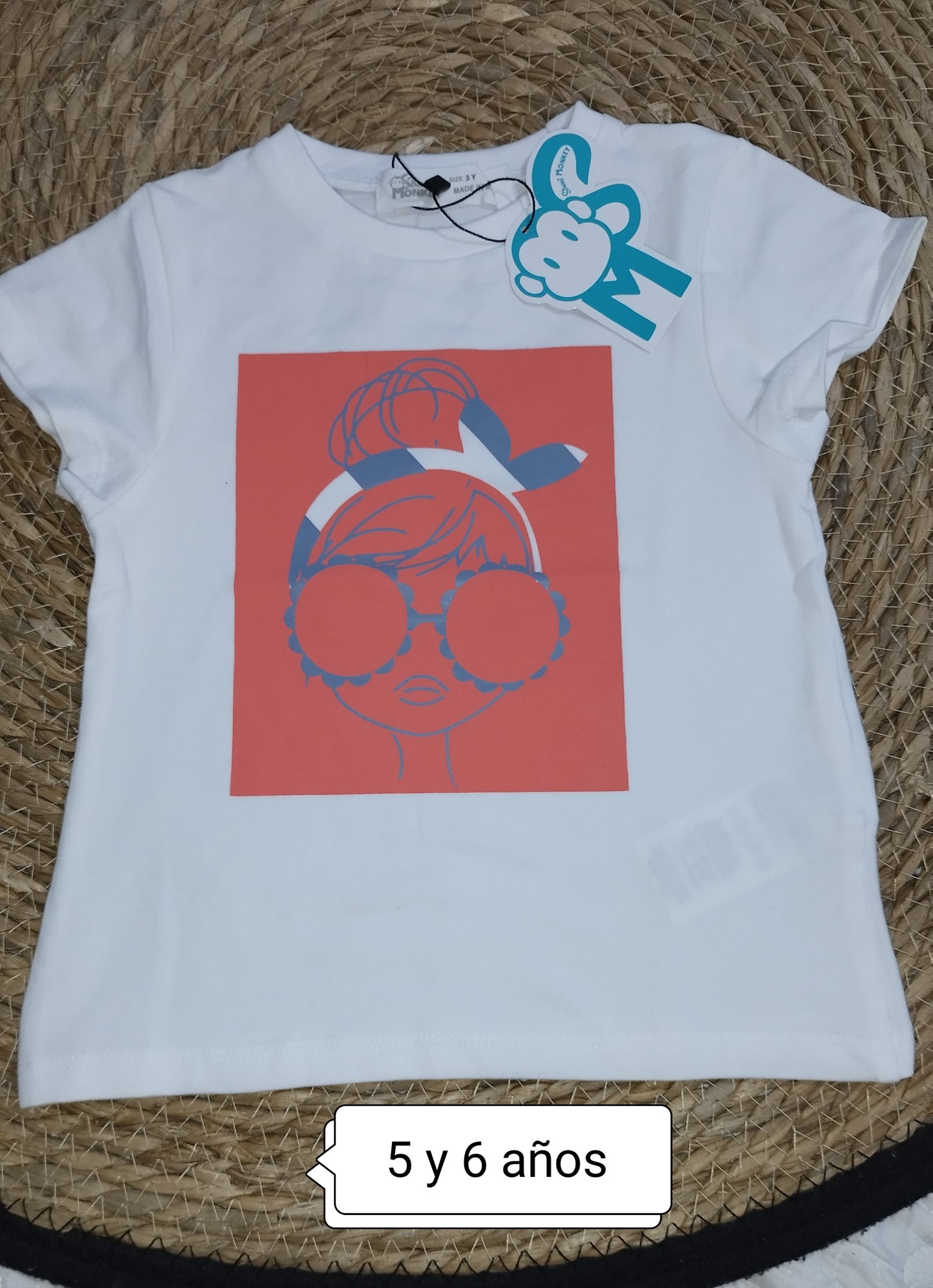 Camiseta niña blanca dibujo gafas moderna